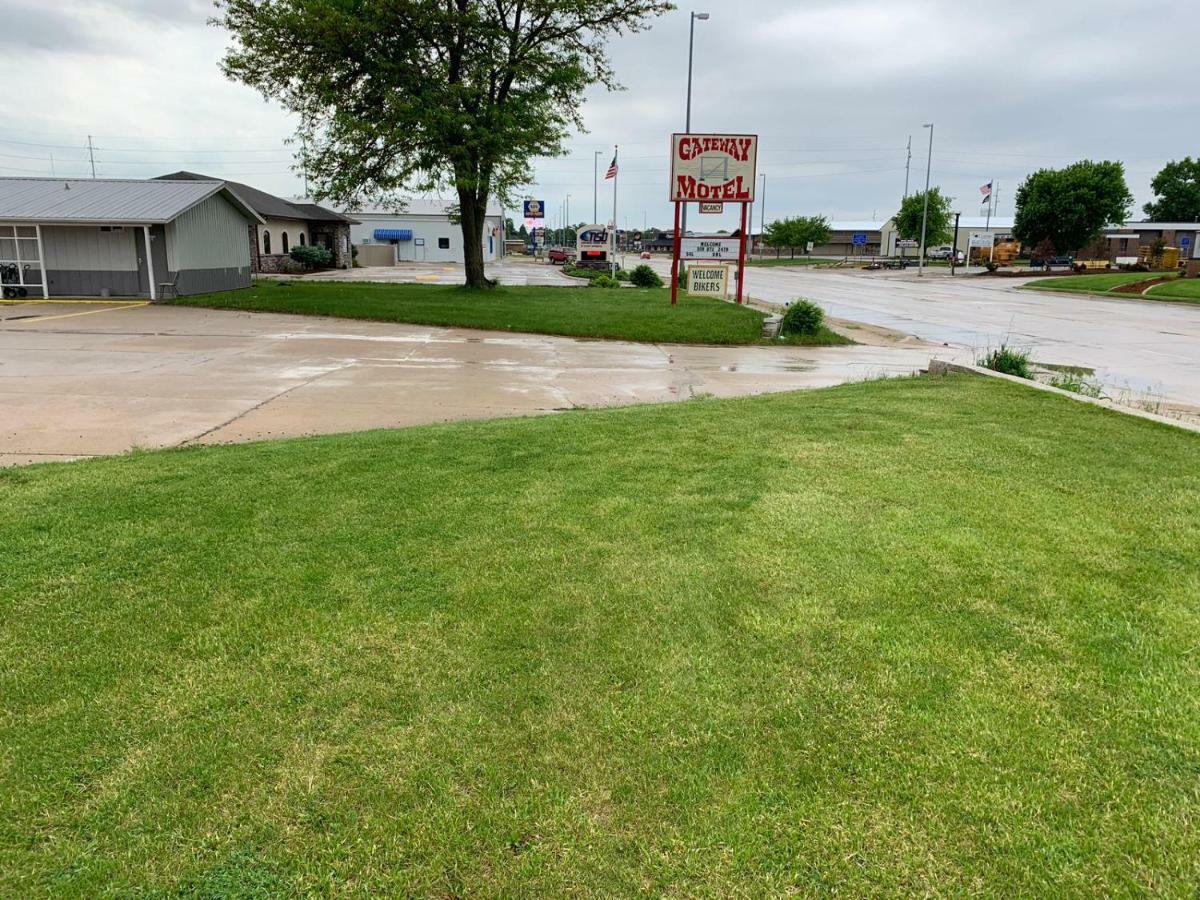 Gateway Motel Broken Bow Exterior photo